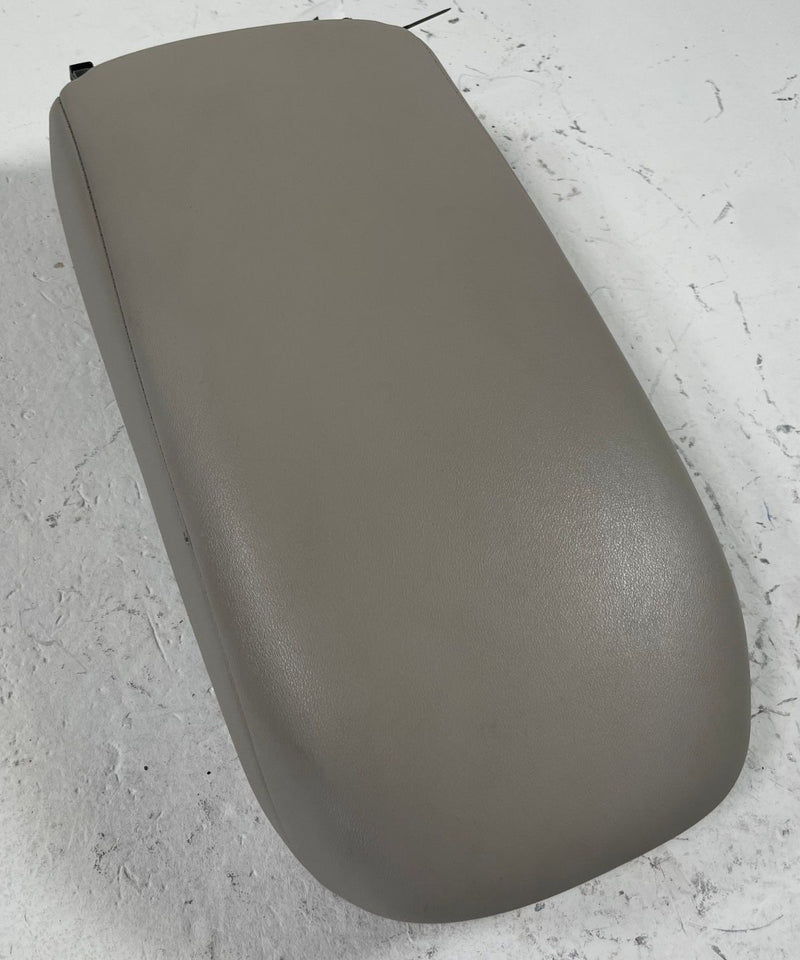Load image into Gallery viewer, 2023-2026 HONDA HR-V LX CENTER CONSOLE ARM REST ARMREST LID COVER GRAY # 112678

