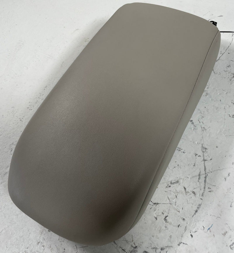Load image into Gallery viewer, 2023-2026 HONDA HR-V LX CENTER CONSOLE ARM REST ARMREST LID COVER GRAY # 112678
