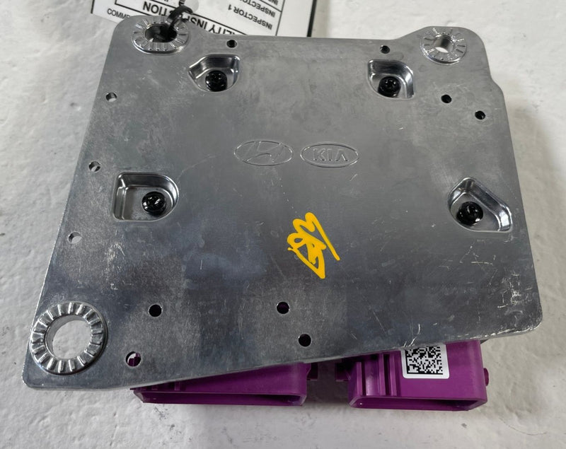 Load image into Gallery viewer, 2022 - 2023 GENESISI G70 RESTRAINT DIAGNOSTIC CONTROL MODULE UNIT # 109964
