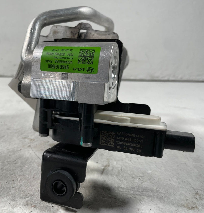 Load image into Gallery viewer, 2022-2024 HYUNDAI IONIQ 5 AC AIR CONDITIONING CONDENSER EXPANSION VALVE # 108531

