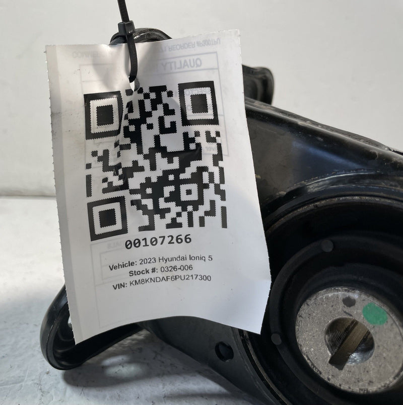 Load image into Gallery viewer, 22-25 HYUNDAI IONIQ 5 6 AWD REAR DRIVE UNIT ENGINE MOTOR MOUNT BRACKET # 107266

