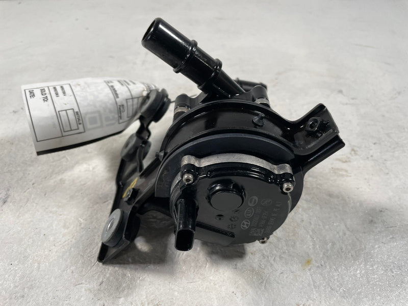 Load image into Gallery viewer, 2022-2024 HYUNDAI IONIQ 5 DRIVE MOTOR INVERTER COOLER COOLING WATER PUMP #108544

