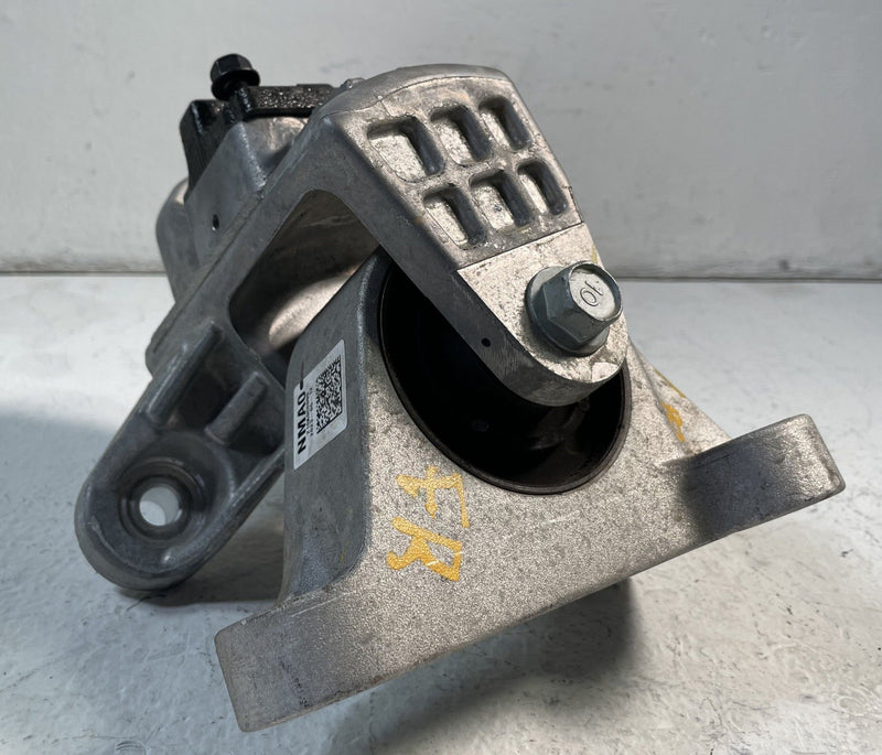 Load image into Gallery viewer, 2022-2025 HYUNDAI IONIQ 5 6 FRONT RIGHT DRIVE UNIT MOUNT BRACKET SUPPORT #107277
