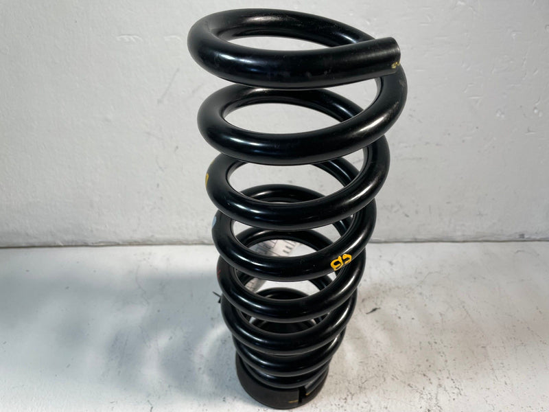 Load image into Gallery viewer, 2022 - 2024 HYUNDAI IONIQ 5 REAR LEFT/RIGHT SIDE SUSPENSION COIL SPRING # 107281
