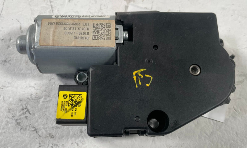 Load image into Gallery viewer, 2021-2024 KIA K5 SUN SUNROOF MOONROOF WINDOW SHADE GLASS REGULATOR MOTOR #111721
