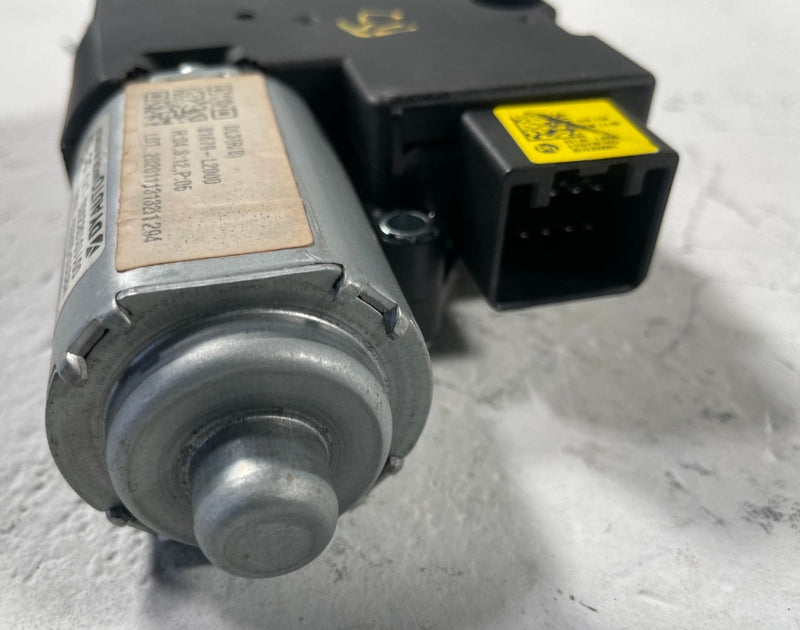 Load image into Gallery viewer, 2021-2024 KIA K5 SUN SUNROOF MOONROOF WINDOW SHADE GLASS REGULATOR MOTOR #111721
