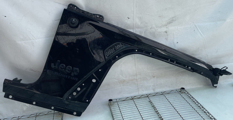 Load image into Gallery viewer, JEEP GLADIATOR FRONT RIGHT SIDE FENDER PANEL ASSEMBLY BLACK (PX8) 20-25 # 114191
