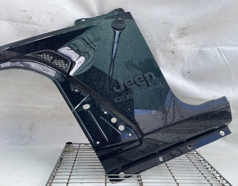 Load image into Gallery viewer, JEEP GLADIATOR FRONT LEFT SIDE FENDER PANEL ASSEMBLY BLACK (PX8) 20-25 # 114192
