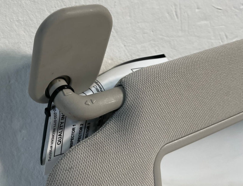 Load image into Gallery viewer, 2020-2025 KIA TELLURIDE FRONT LEFT DRIVER SIDE SUN VISOR SUNVISOR # 107128
