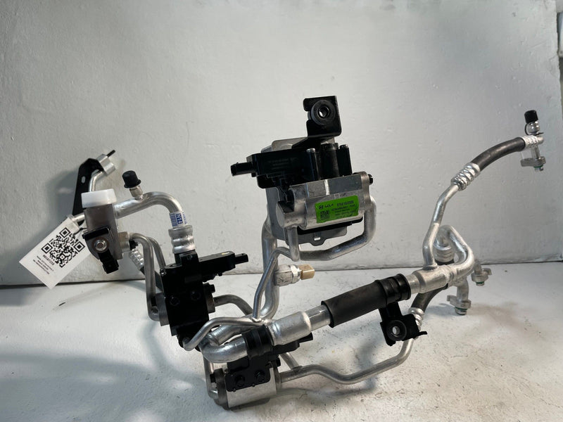 Load image into Gallery viewer, 2022 - 2024 HYUNDAI IONIQ 5 HVAC A/C AIR CONDITIONER HOSE LINE ASSEMBLY # 107258
