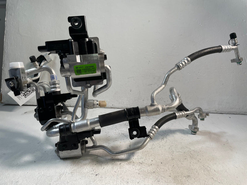 Load image into Gallery viewer, 2022 - 2024 HYUNDAI IONIQ 5 HVAC A/C AIR CONDITIONER HOSE LINE ASSEMBLY # 107258
