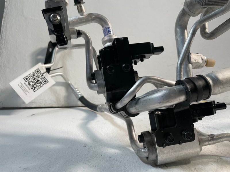 Load image into Gallery viewer, 2022 - 2024 HYUNDAI IONIQ 5 HVAC A/C AIR CONDITIONER HOSE LINE ASSEMBLY # 107258
