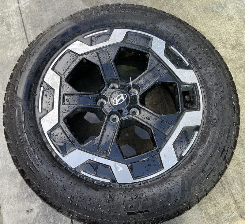 Load image into Gallery viewer, HYUNDAI SANTA FE 18" 18x7.5 BLACK ALLOY WHEEL RIM W/ TIRE (ONLY#1) 24-26 #109323
