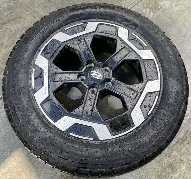 Load image into Gallery viewer, HYUNDAI SANTA FE 18" 18x7.5 BLACK ALLOY WHEEL RIM W/ TIRE (ONLY#1) 24-26 #109323
