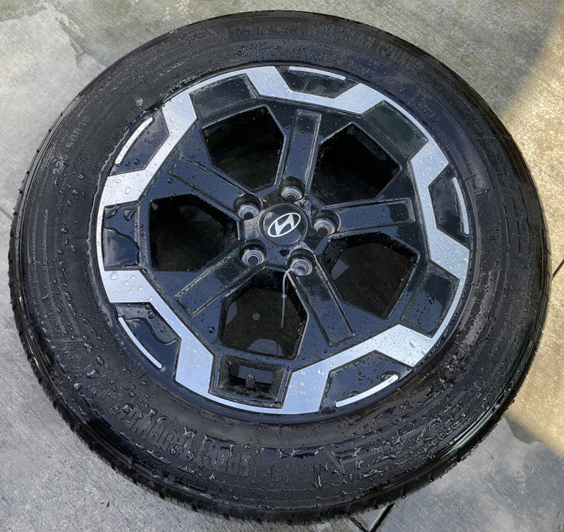 Load image into Gallery viewer, HYUNDAI SANTA FE 18" 18x7.5 BLACK ALLOY WHEEL RIM W/ TIRE (ONLY#1) 24-26 #109325
