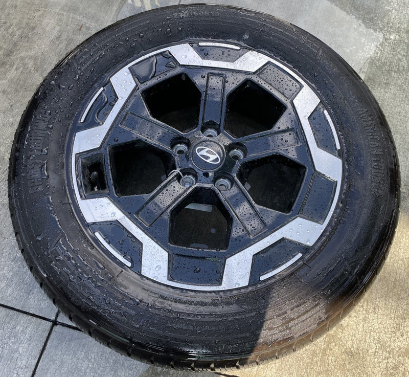 Load image into Gallery viewer, HYUNDAI SANTA FE 18" 18x7.5 BLACK ALLOY WHEEL RIM W/ TIRE (ONLY#1) 24-26 #109325
