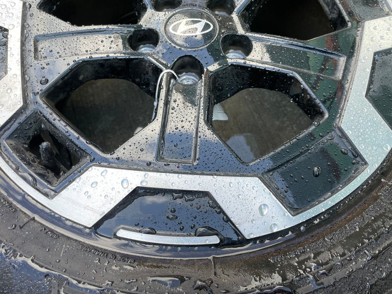 Load image into Gallery viewer, HYUNDAI SANTA FE 18" 18x7.5 BLACK ALLOY WHEEL RIM W/ TIRE (ONLY#1) 24-26 #109325
