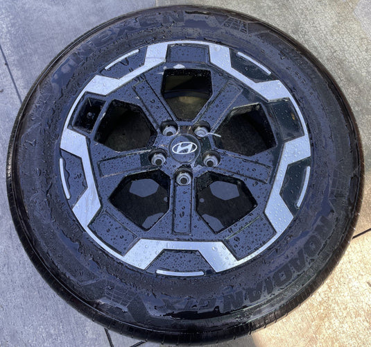 HYUNDAI SANTA FE 18" 18x7.5 BLACK ALLOY WHEEL RIM W/ TIRE (ONLY#1) 24-26 #109324