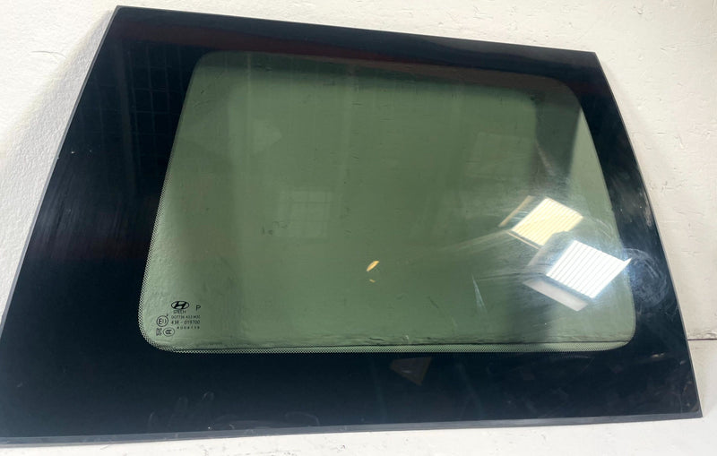Load image into Gallery viewer, 2024-2026 HYUNDAI SANTA FE REAR RIGHT PASSENGER SIDE QUARTER WINDOW GLASS 111305
