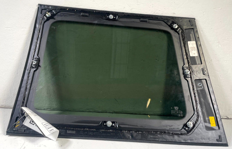 Load image into Gallery viewer, 2024-2026 HYUNDAI SANTA FE REAR RIGHT PASSENGER SIDE QUARTER WINDOW GLASS 111305
