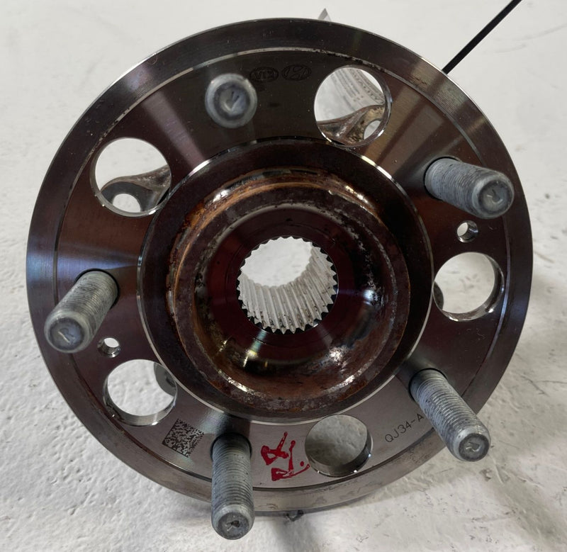 Load image into Gallery viewer, 2019 - 2026 GENESIS G70 REAR RIGHT SIDE WHEEL BEARING HUB 51750-J5500 # 110008
