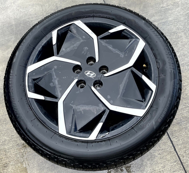 Load image into Gallery viewer, HYUNDAI IONIQ 5 19x7.5 GLOSS BLACK ALLOY WHEEL RIM W/TIRE (ONLY#1) 22-24 #114109
