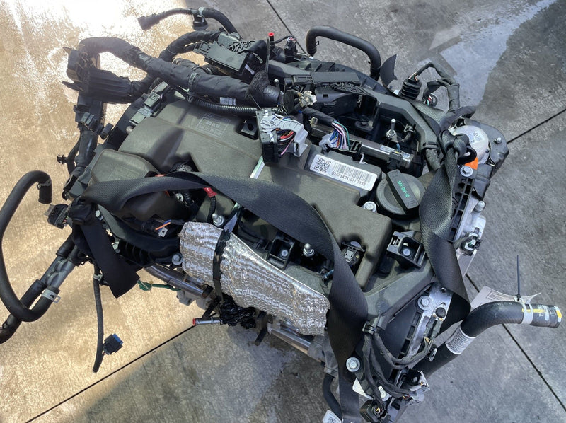 Load image into Gallery viewer, HYUNDAI SANTA FE FWD AUTO ENGINE MOTOR ASSEMBLY 2.5L 28K MILES 24-25 # 109321
