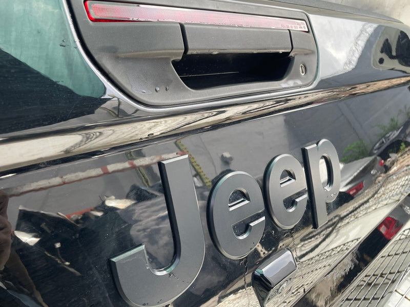 Load image into Gallery viewer, JEEP GLADIATOR TRUNK LID DECK TAIL GATE HATCH ASSEMBLY BLACK (PX8) 20-25 #114204
