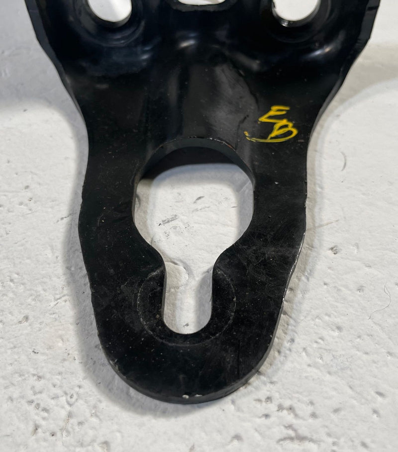 Load image into Gallery viewer, 20-26 JEEP GLADIATOR FRONT LH &amp; RH BUMPER TOW HOOK REINFORCEMENT BRACKET #114133
