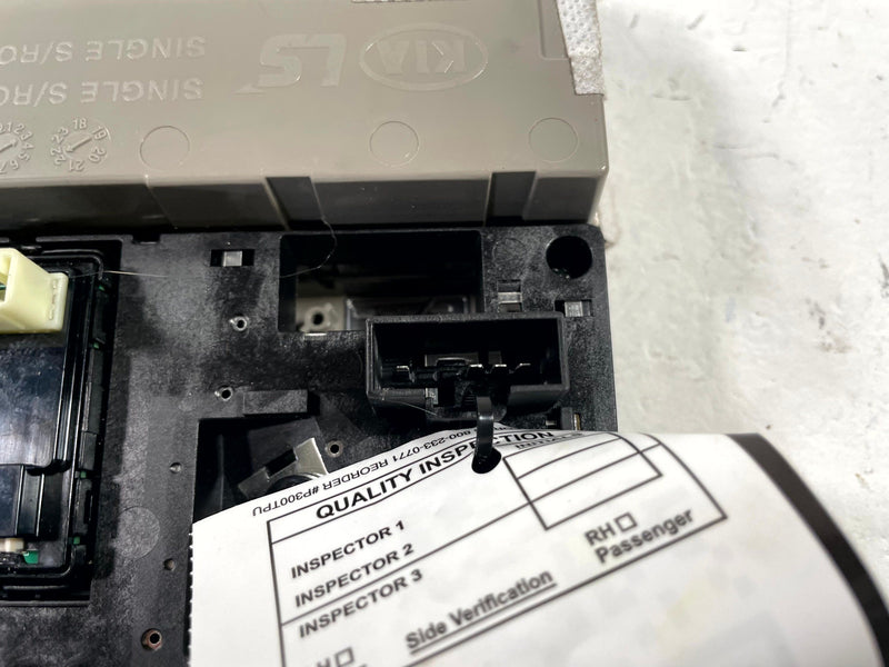 Load image into Gallery viewer, 20-22 KIA TELLURIDE FRONT ROOF OVERHEAD CONSOLE DOME LIGHT READING LAMP # 112747
