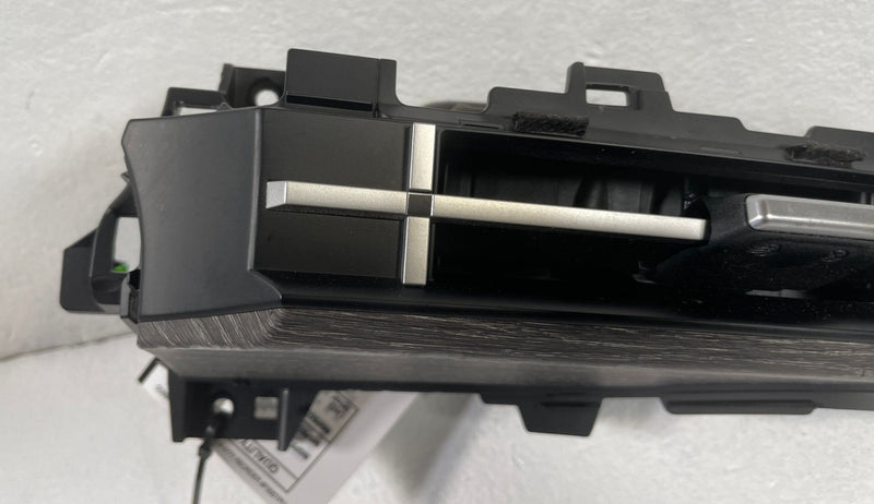 Load image into Gallery viewer, 2024 - 2026 HYUNDAI SANTA FE DASH LEFT SIDE AC AIR VENT GRILL W/ BEZEL # 108653
