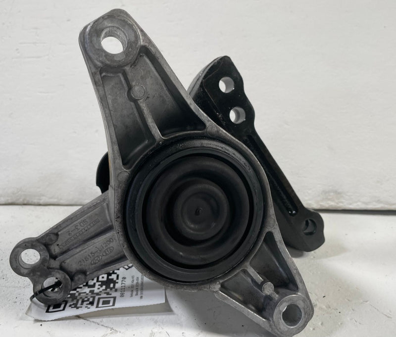 Load image into Gallery viewer, 2021 - 2024 KIA K5 FRONT RIGHT ENGINE FRAME MOUNT SUPPORT BRACKET 1.6L # 111770
