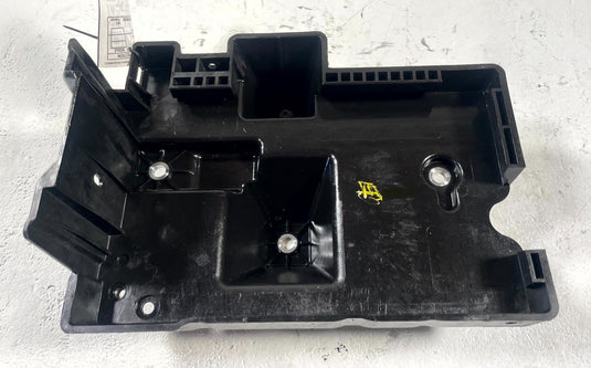 25-26 CHEVROLET EQUINOX BATTERY TRAY HOLDER SUPPORT MOUNT BRACKET 1.5L