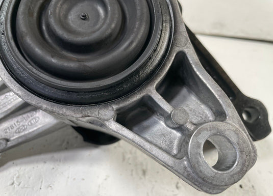 2021 - 2024 KIA K5 FRONT RIGHT ENGINE FRAME MOUNT SUPPORT BRACKET 1.6L