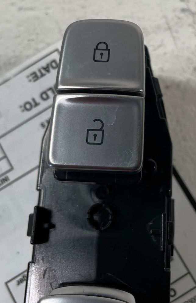 Load image into Gallery viewer, 2019-2023 GENESIS G70 FRONT RIGHT SIDE DOOR LOCK UNLOCK &amp; WINDOW SWITCH # 110003
