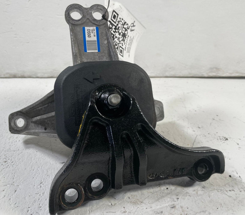 Load image into Gallery viewer, 2021 - 2024 KIA K5 FRONT RIGHT ENGINE FRAME MOUNT SUPPORT BRACKET 1.6L # 111770
