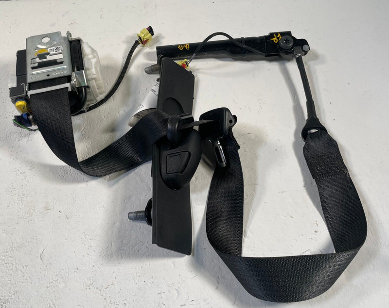 Load image into Gallery viewer, 2020-2021 JEEP GLADIATOR FRONT RIGHT SIDE SEAT BELT SEATBELT RETRACTOR # 114118

