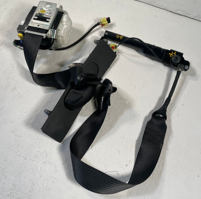 Load image into Gallery viewer, 2020-2021 JEEP GLADIATOR FRONT RIGHT SIDE SEAT BELT SEATBELT RETRACTOR # 114118
