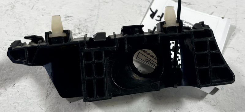 Load image into Gallery viewer, 2020 - 2025 KIA TELLURIDE FRONT RIGHT SIDE BUMPER MOUNT SUPPORT BRACKET # 112749
