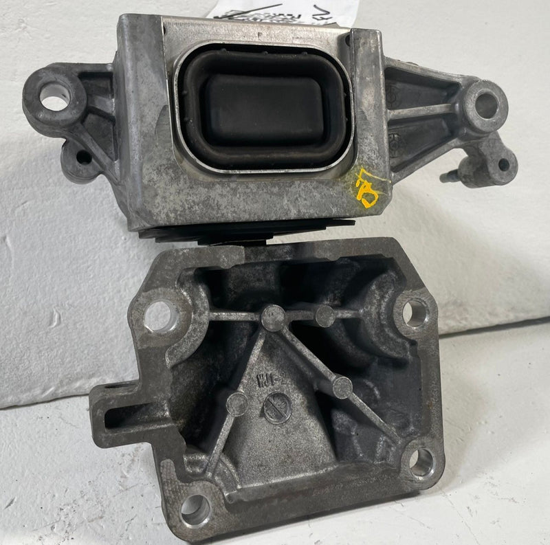 Load image into Gallery viewer, 2021-2024 KIA K5 FRONT LEFT AUTO TRANSMISSION ENGINE MOUNT BRACKET 1.6L # 111766
