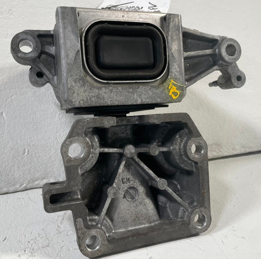 2021-2024 KIA K5 FRONT LEFT AUTO TRANSMISSION ENGINE MOUNT BRACKET 1.6L
