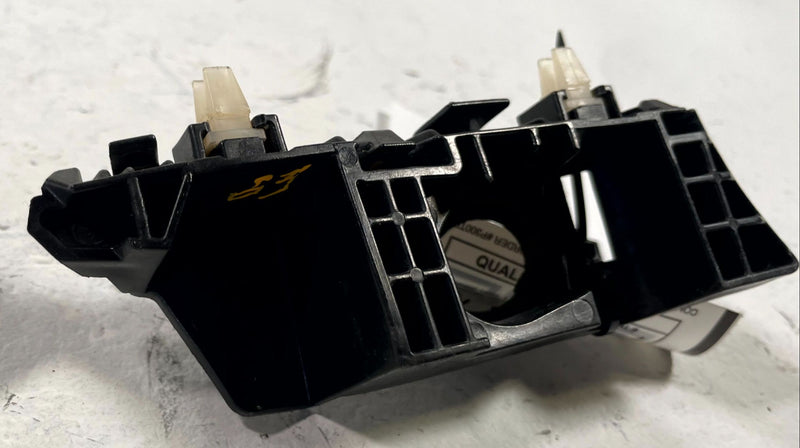 Load image into Gallery viewer, 2020 - 2025 KIA TELLURIDE FRONT RIGHT SIDE BUMPER MOUNT SUPPORT BRACKET # 112749
