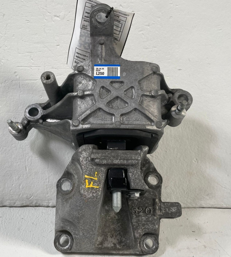 Load image into Gallery viewer, 2021-2024 KIA K5 FRONT LEFT AUTO TRANSMISSION ENGINE MOUNT BRACKET 1.6L # 111766
