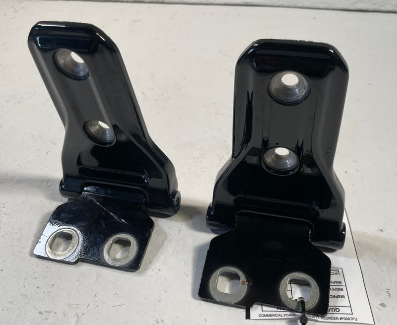 Load image into Gallery viewer, 2020-2023 JEEP GLADIATOR LEFT &amp; RIGHT SIDE HOOD HINGES PAIR BLACK (PX8) # 114125
