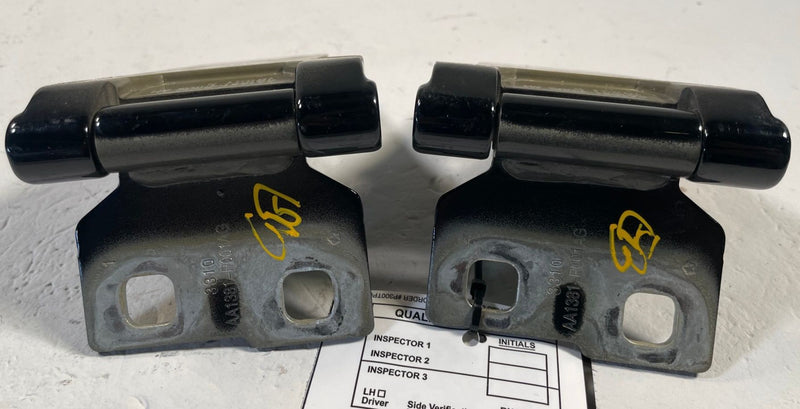 Load image into Gallery viewer, 2020-2023 JEEP GLADIATOR LEFT &amp; RIGHT SIDE HOOD HINGES PAIR BLACK (PX8) # 114125
