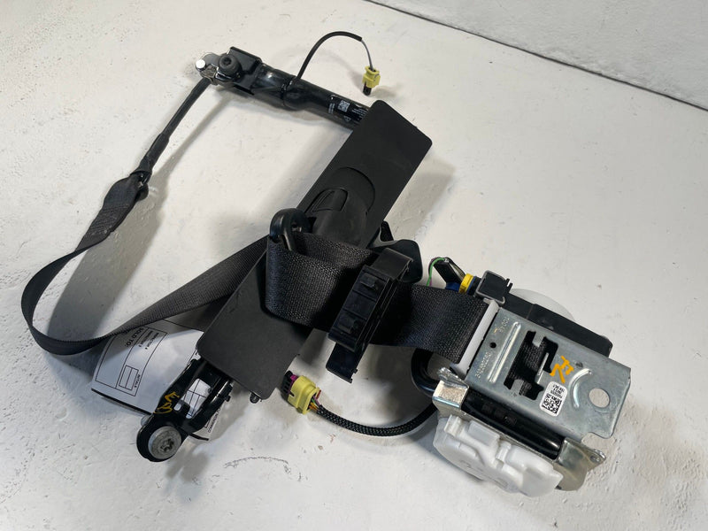 Load image into Gallery viewer, 2020-2021 JEEP GLADIATOR FRONT LEFT SIDE SEAT BELT SEATBELT RETRACTOR # 114115
