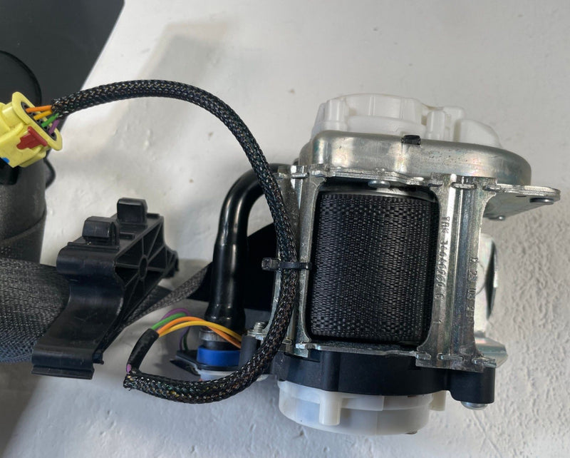 Load image into Gallery viewer, 2020-2021 JEEP GLADIATOR FRONT LEFT SIDE SEAT BELT SEATBELT RETRACTOR # 114115
