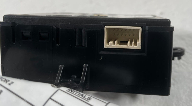 Load image into Gallery viewer, 2024-2026 HYUNDAI SANTA FE REAR RIGHT QUARTER TRIM PANEL CLIMATE SWITCH # 108645

