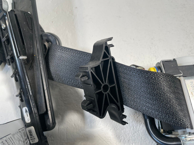 Load image into Gallery viewer, 2020-2021 JEEP GLADIATOR FRONT LEFT SIDE SEAT BELT SEATBELT RETRACTOR # 114115
