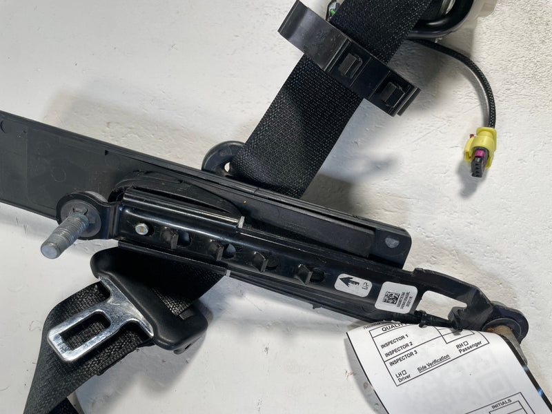 Load image into Gallery viewer, 2020-2021 JEEP GLADIATOR FRONT LEFT SIDE SEAT BELT SEATBELT RETRACTOR # 114115
